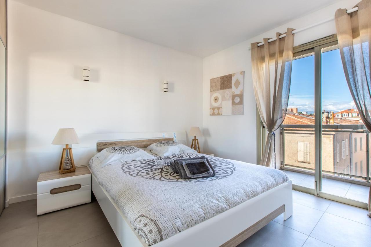 Lb Vacation Rentals I Admire Panoramic Ocean Views Through Walls Of Windows Cannes Ngoại thất bức ảnh
