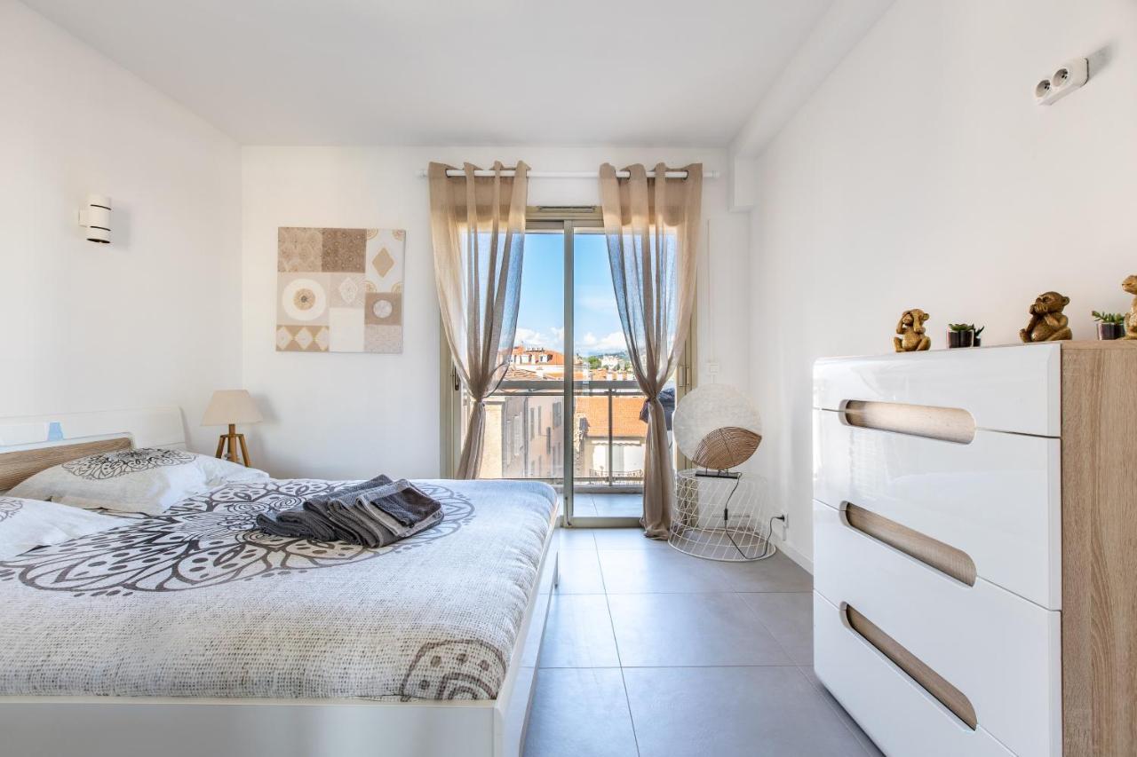 Lb Vacation Rentals I Admire Panoramic Ocean Views Through Walls Of Windows Cannes Ngoại thất bức ảnh