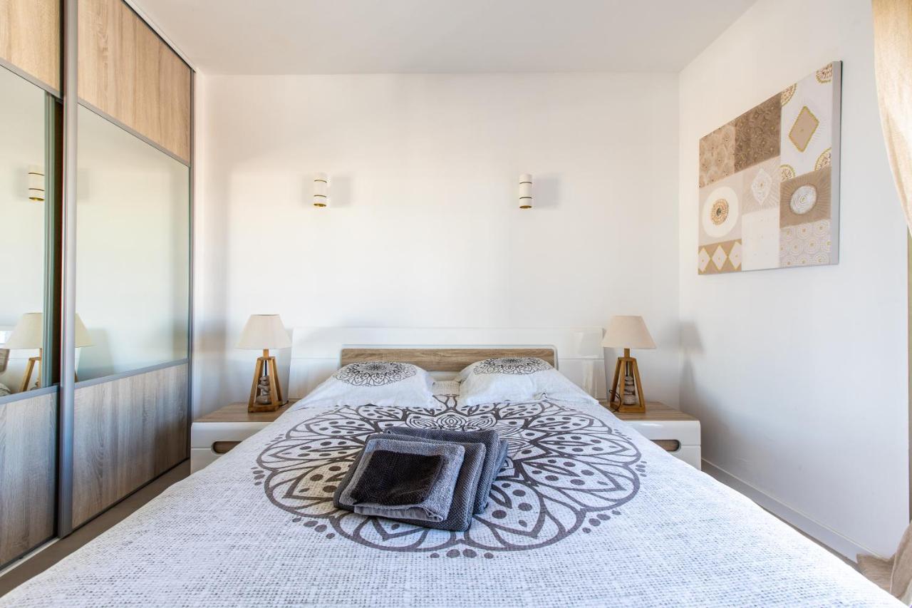 Lb Vacation Rentals I Admire Panoramic Ocean Views Through Walls Of Windows Cannes Ngoại thất bức ảnh