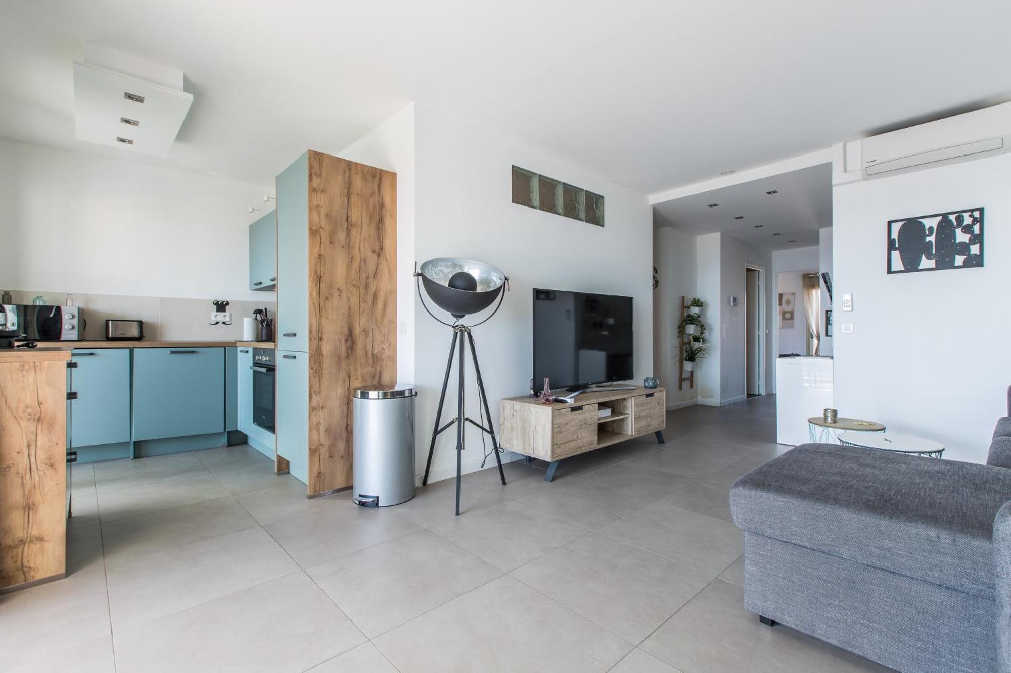 Lb Vacation Rentals I Admire Panoramic Ocean Views Through Walls Of Windows Cannes Ngoại thất bức ảnh